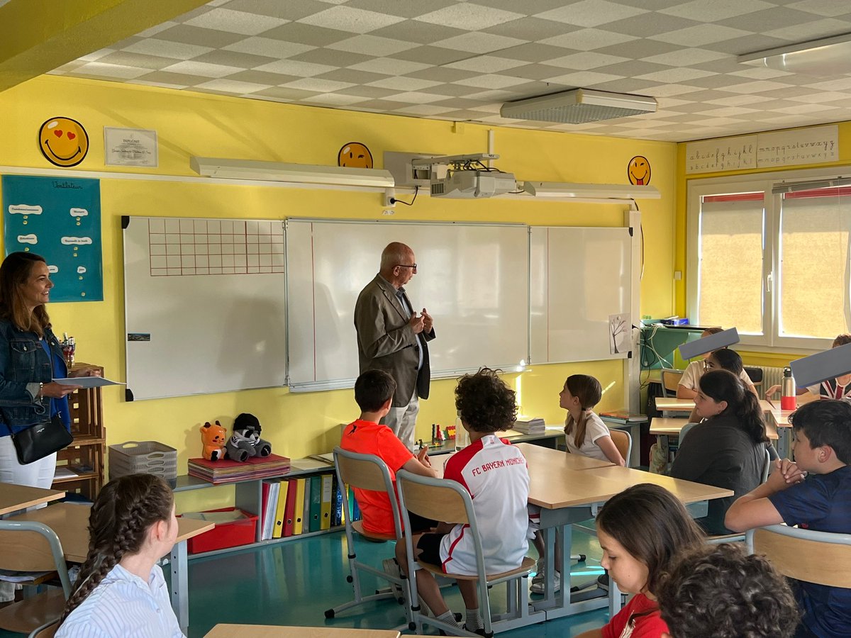 Remise des diplômes de « Petits Veilleurs de la mémoire » suite au projet Portraits de Guerre sur le 80ème anniversaire de la libération de la Haute-Savoie <a href="/DSDEN74Memoires/">HIST🅾️IRE &Ⓜ️émoires & Citoyenneté - DSDEN 74</a> <a href="/DSDEN74/">DSDEN 74</a> <a href="/onacvg/">ONaCVG</a> <a href="/noel_fiorello/">Fiorello Noël</a> <a href="/ChristelleGeo15/">Christelle Georges</a> #CircoThonon