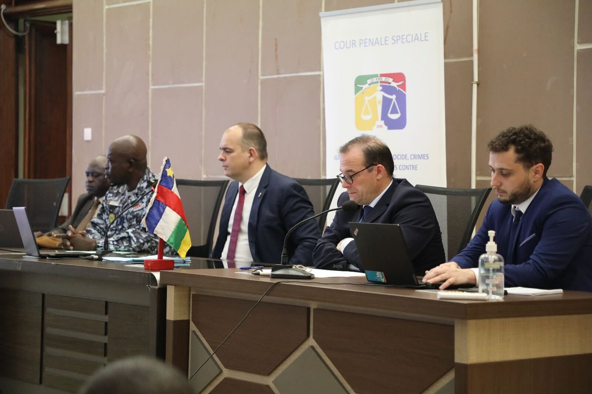 ASF_NGO's tweet photo. 🇨🇫 ASF lance le projet "Rendre effectif l'accès aux droits et à la justice", développé par @francediplo. 

L'objectif du projet est de renforcer les droits des détenu‧e‧s par l'accès à la justice et la mobilisation de la #sociétécivile et du #systèmepénal en #RCA. 

#Détention https://t.co/u9WIlOmJvz