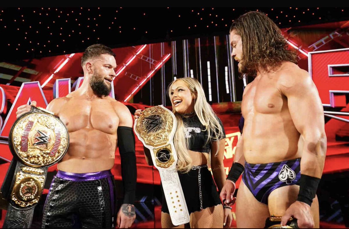 #WWERAW  FOLLOW TRAIN!

- RT
- Reply with a GIF of your favorite wrestler
- Like and follow everyone who does this