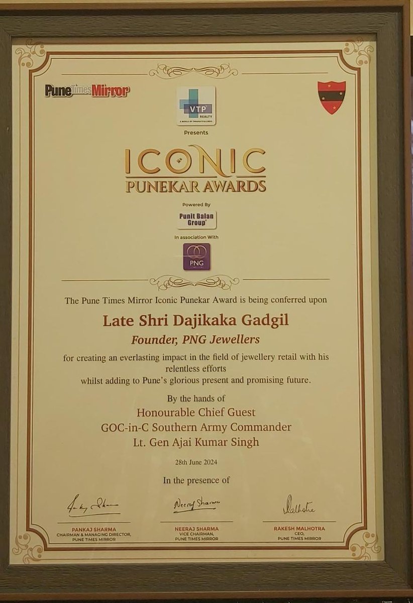 saurabh_gadgil's tweet photo. The Iconic Punekar Awards has conferred upon Late Shri Daji Kaka Gadgil, the award for being an Icon of Pune! 
Mr. Parag Gadgil, Executive Director, PNG Jewellers, received the awards on behalf of the PNG Family. 
!

#DajikakaGadgil #Thinkpure #Proud #Punekar #IconofPune https://t.co/JIV0T44H6A