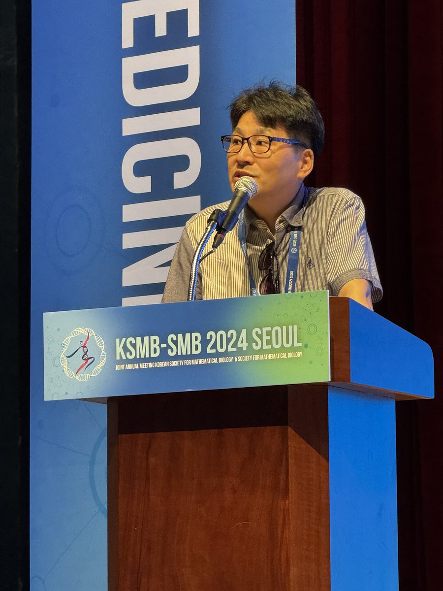 ara_anderson's tweet image. Opening the meeting is @KSMB_SMB2024 chair and organiser Yangjin Kim then a few introductory remarks from #KSMB President and @SMB_MathBiology president @Flasheff1 #SMB2024