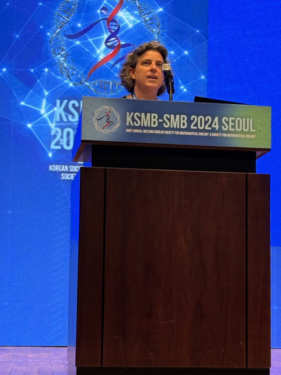 ara_anderson's tweet image. Opening the meeting is @KSMB_SMB2024 chair and organiser Yangjin Kim then a few introductory remarks from #KSMB President and @SMB_MathBiology president @Flasheff1 #SMB2024