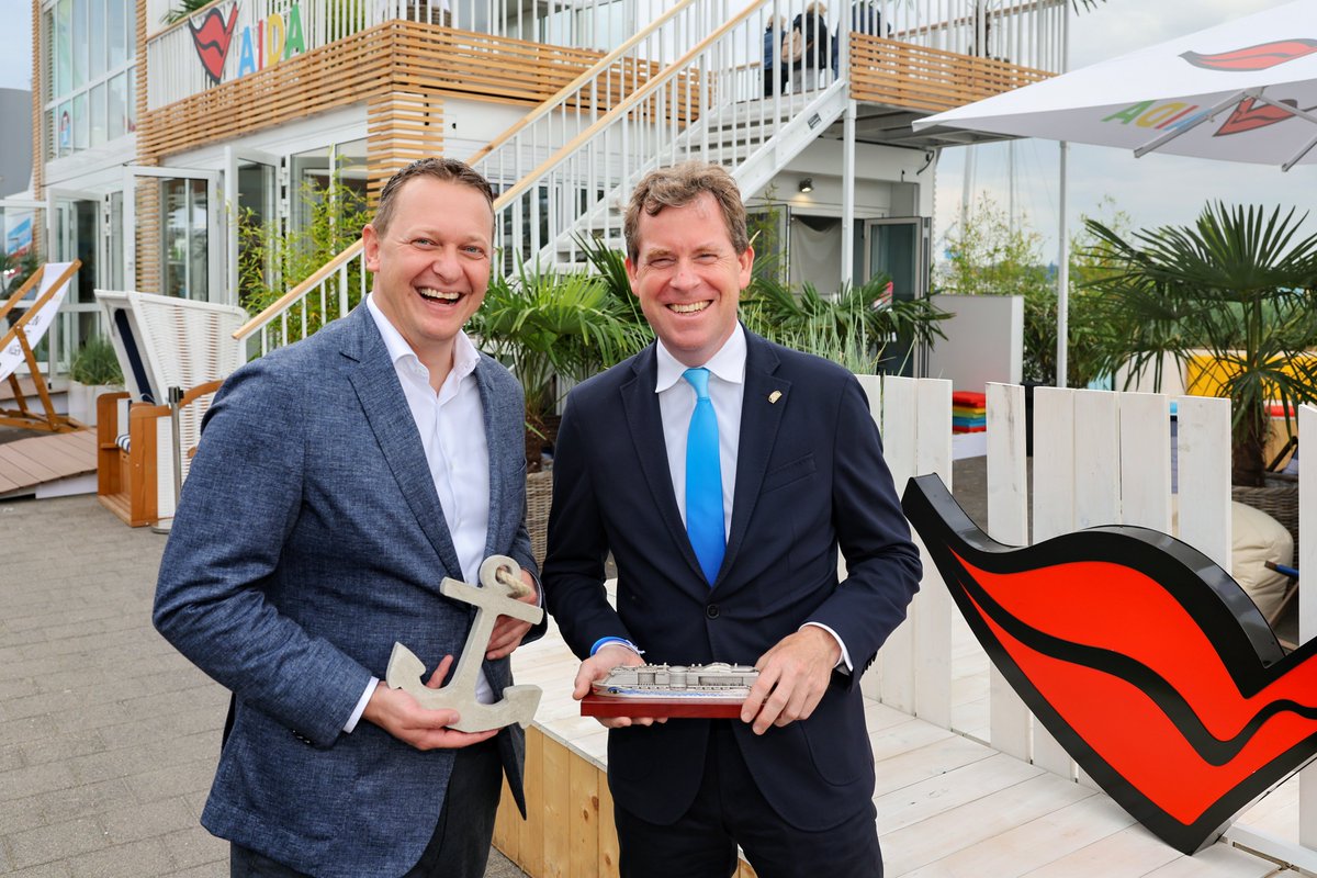 Das Beste zum Schluss: Die #AIDA Abschlussinszenierung zur #kiwo24 und Kiels #Oberbürgermeister Ulf Kämpfer &amp; AIDA President Felix Eichhorn vereinbaren Verlägerung um weitere 2 Jahre, mehr unter: t1p.de/2shg5