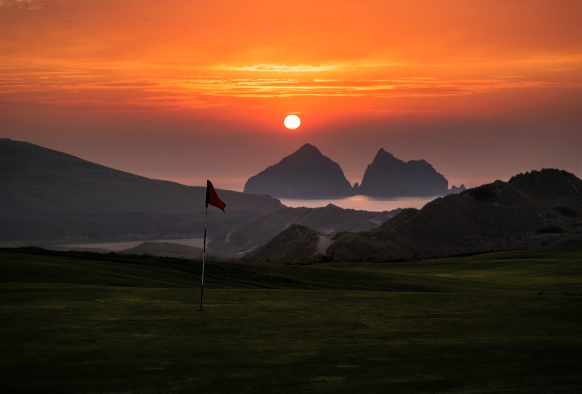 HolywellBayGolf's tweet photo. Home to some of the best #sunsets around https://t.co/SVj6PvhePs