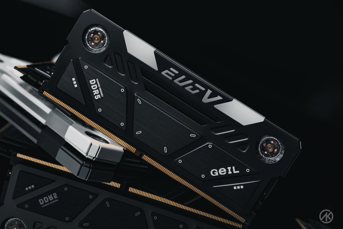 GeILMemory's tweet photo. Many people say the EVO V looks like a cassette tape. The reason is probably that the fan resembles the reel that winds the tape. It actually looks quite beautiful when stationary, doesn't it?
📸 by: @AKMOD
#EVOV #DDR5 #prosumer #tech #RAM #AM5 #AMD #Memory #PcGaming https://t.co/Qwy2077YS3