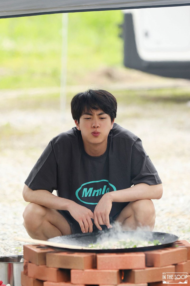 jinniesarchives's tweet photo. Jin reportedly will be a guest of "Half-star Hotel in Lost Island."

The guest live at an abandoned island with no water or electricity, and they will aim to provide a five-star service in a 0.5-star environment. https://t.co/WNRHGRqqfK