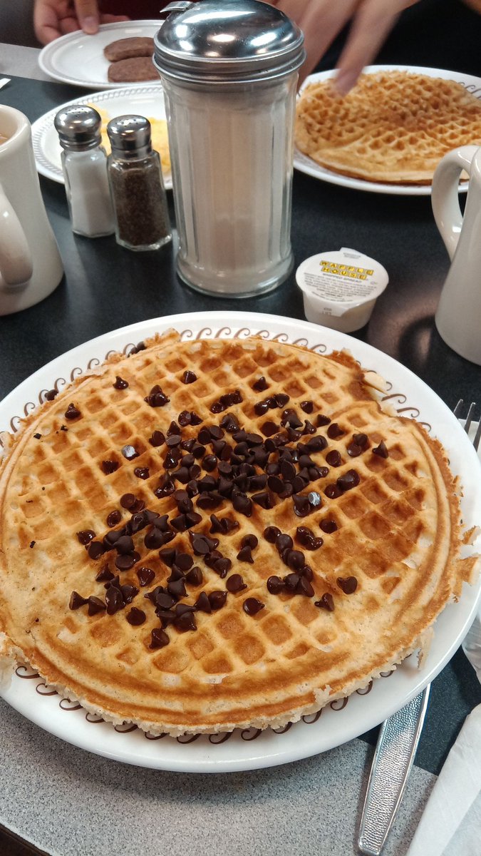 First waffle house moment with <a href="/canturtle2/">CanTurtle</a> and <a href="/mischiefpatch/">Patches</a> :33 gotta say I love the choccy chip waffle!!!