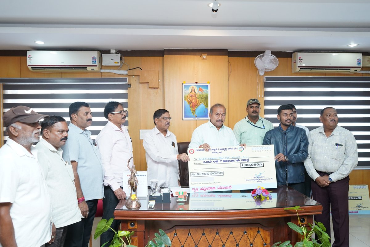 chennibjp's tweet image. ಕರ್ನಾಟಕ ಅಲ್ಪಸಂಖ್ಯಾತರ ಕಲ್ಯಾಣ ಅಭಿವೃದ್ಧಿ ಇಲಾಖೆಯ ವಿವಿಧ ಸಾಲ ಸೌಲಭ್ಯಗಳಿಗೆ ಆಯ್ಕೆಯಾದಂತಹ ಫಲಾನುಭವಿಗಳಿಗೆ ಇಂದು ಶಾಸಕರ ಕಚೇರಿ ಕರ್ತವ್ಯ ಭವನದಲ್ಲಿ ಚೆಕ್ಕನ್ನು ವಿತರಿಸಲಾಯಿತು.

#MinoritiesWelfareDevelopment #karnataka #chequedistribution #chennibjp #nimmachenni #ShivamoggaNews #shivamoggamla