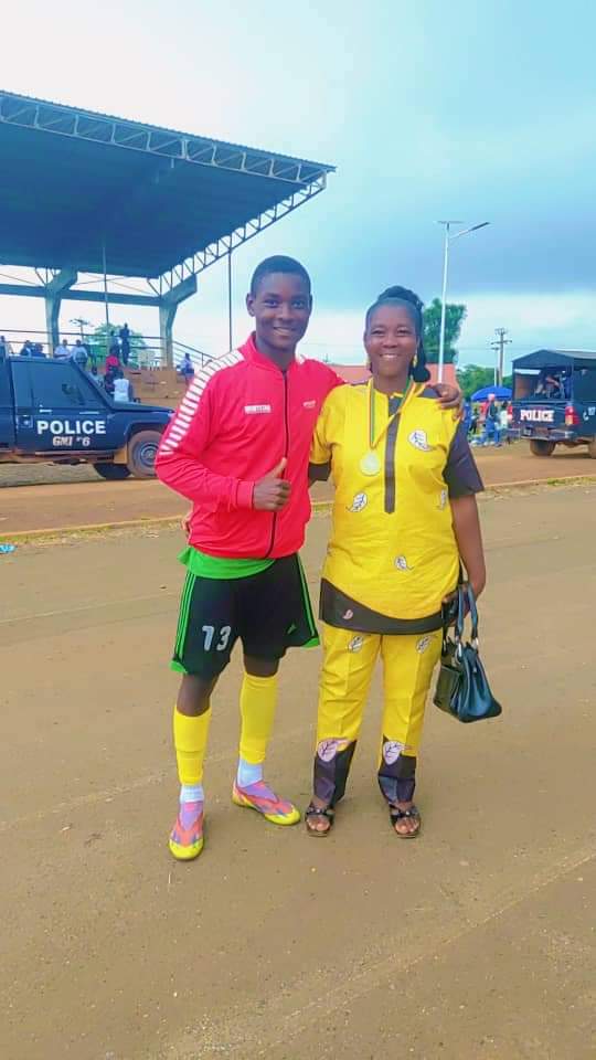 Kosi_foottalk's tweet photo. Mummy we won 🏆❤
Nometso Anderson of Options Sports celebrated his North West championship win with his mother who was présent in Bambili to support him.
📷 miracle child
#mother #family #football #NWRFL #bambili #optionssports https://t.co/mibhedm4PX