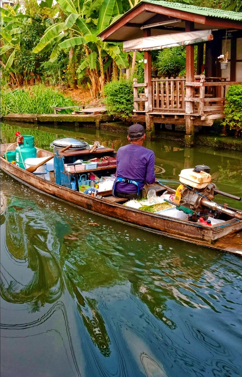 White Lotus Boat Bangkok tweet media