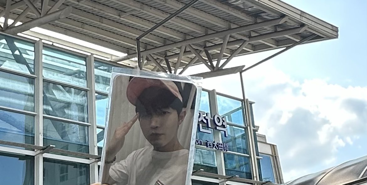 un_jae_'s tweet photo. 기분이다!김재환전역!
 ㄴ입대한지두시간도안됐는데요 https://t.co/nHa4n5FIAZ