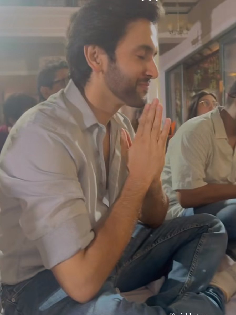 RomaGupta412's tweet photo. Almost one year to when we have no idea it's going to happen and now we are here as the show is completing 200 episodes and the journey of 1 year almost..

#KavyaEkJazbaaEkJunoon  #SumbulTouqeerkhan  #MishkatVarma https://t.co/IboQjJy4hI