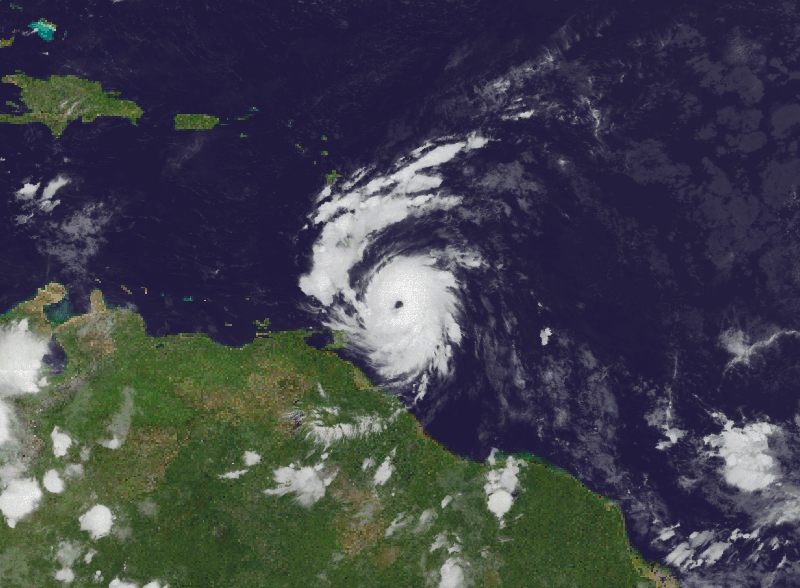 L'#ouragan #Béryl, « extrêmement dangereux », menace les îles les plus aux sud des #Antilles, épargnant de peu la #Martinique 

➡️tinyurl.com/mttxwnek

🌀L'ouragan Béryl s'est encore renforcé dimanche et avance vers le sud des Antilles avec des vents « extrêmement dangereux »