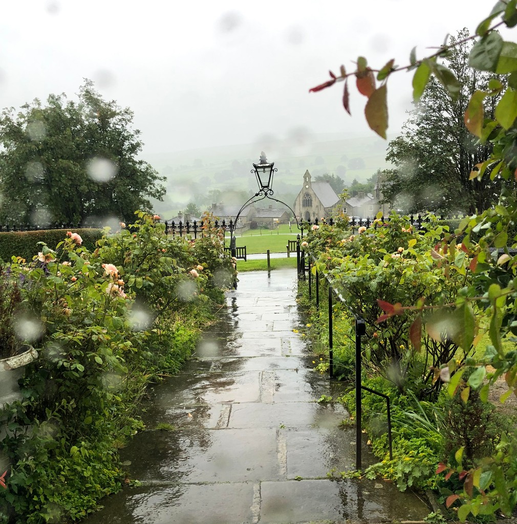 AAHospitality's tweet photo. “Come and rediscover the 5 #AASilverStar & 1 #AARosette @theburgoyne in #Reeth #NorthYorkshire, with its beautiful style. Looking gorgeous even on a rainy day.” 😍 - AA Inspector
Discover more on #RatedTrips > https://t.co/IxFtktnkGj
#visityorkshire #yorkshiredales #hospitality https://t.co/NpARjRnOH8