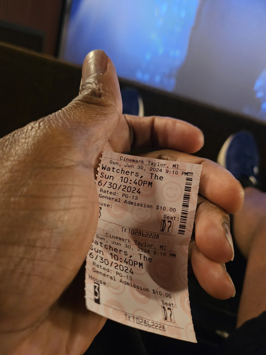 GilesKey's tweet image. #TheWatchersmovie
#The #Watchers #Movie
#Excellent 
I found the Watchers movie very suspenseful and engaging.  I loved every minute of it!