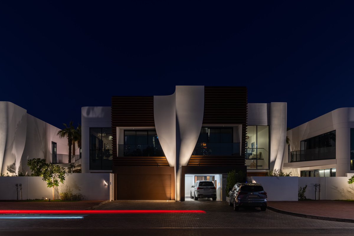 The lighting of "The Fold" draws inspiration from a field of tulips, the idea behind the architectural design. The eye-catching play of light and shadow sculpts the architecture, using <a href="/iGuzzini/">iGuzzini</a>'s distinguished Light Up Earth. #Huna #TKDP #DeltaLightingDesign #GavriilPapadiotis