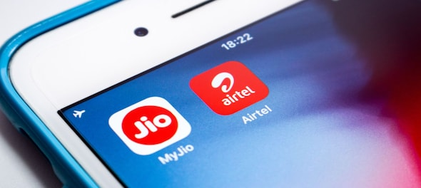 CNBCTV18Live's tweet image. #Airtel vs #Jio: #Postpaid #5G plans comparison after latest price #hike 🤔

Here's all you need to know 👇

cnbctv18.com/technology/tel…