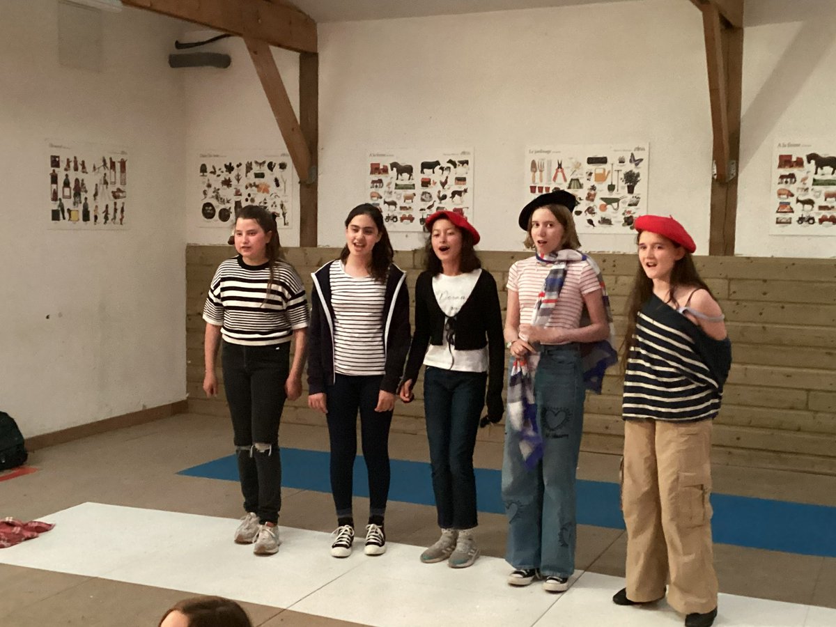 JArthers's tweet photo. La grande spectacle! 🎤🎶 https://t.co/PmS6HcMWeG