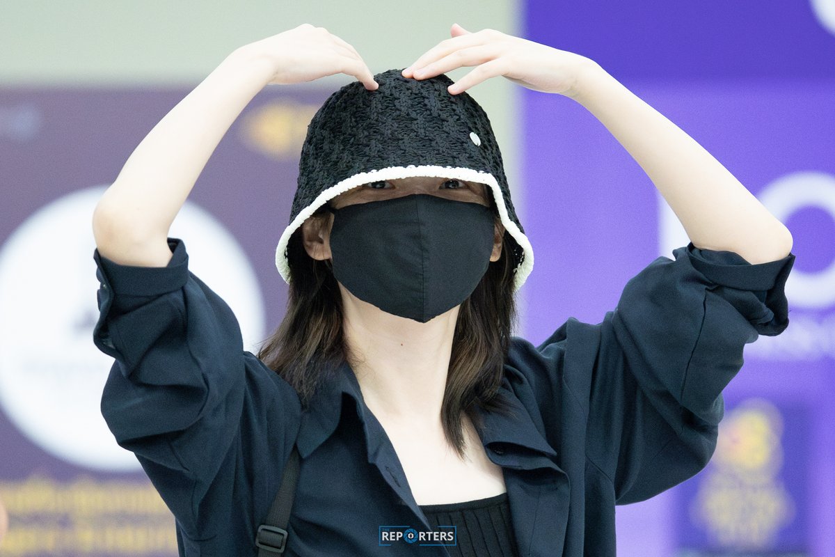 thereportersth's tweet photo. PHOTO STORY: ’ไอยู‘ เดินทางออกจากประเทศไทยหลังเเสดงคอนเสิร์ต 2024 IU HEREH WORLD TOUR CONCERT IN BANGKOK 2 รอบ

ภาพ: ศุภสัณห์ กันณรงค์

#TheReporters #Thereportersphoto #PhotoStory
#เดอะรีพอร์ตเตอร์ #HEREH_WORLD_TOUR_IN_BKK #iu #ไอยู https://t.co/rJBuFFkaOR