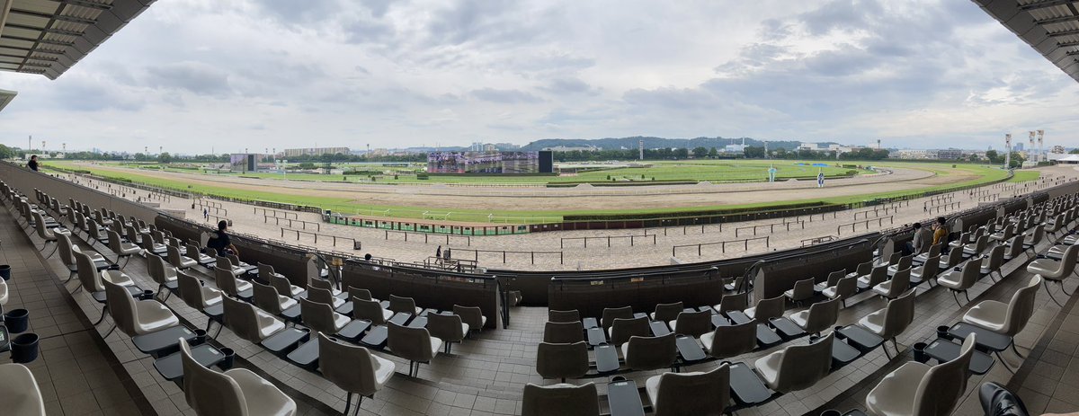 snow_su's tweet photo. 大会の翌日に寄った東京府中競馬場。
ぽっかりと巨大な空間が広がっていました。 https://t.co/gJgXSrMC2d