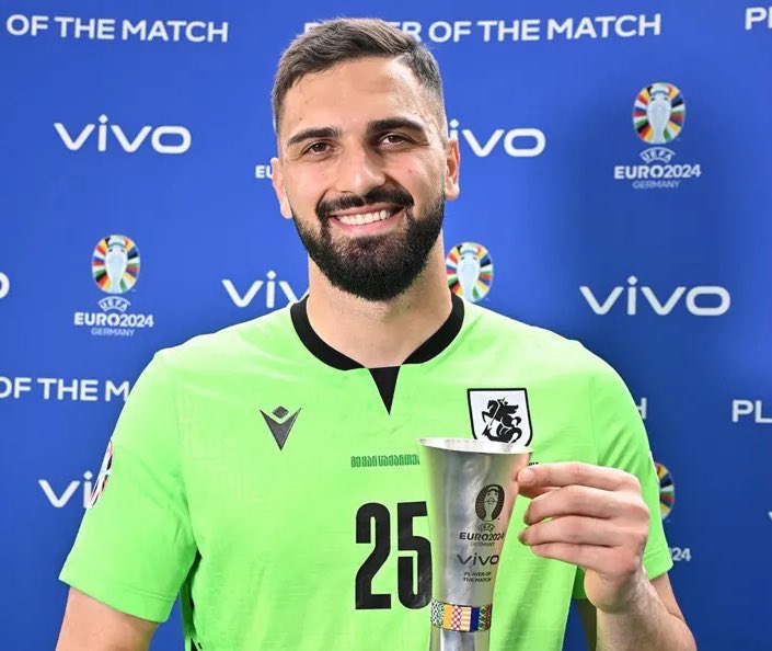 TDFo_otball's tweet photo. We can all agree that Giorgi Mamardashvili is the best goalkeeper of Euro 2024. The world is just getting to know him, but Georgian 🇬🇪 and Spanish 🇪🇸 fans have known about his brilliance for a long time now.

Here is the story of the rise of Giorgi Mamardashvili.

Thread 👇 https://t.co/1r4dJP0ihh