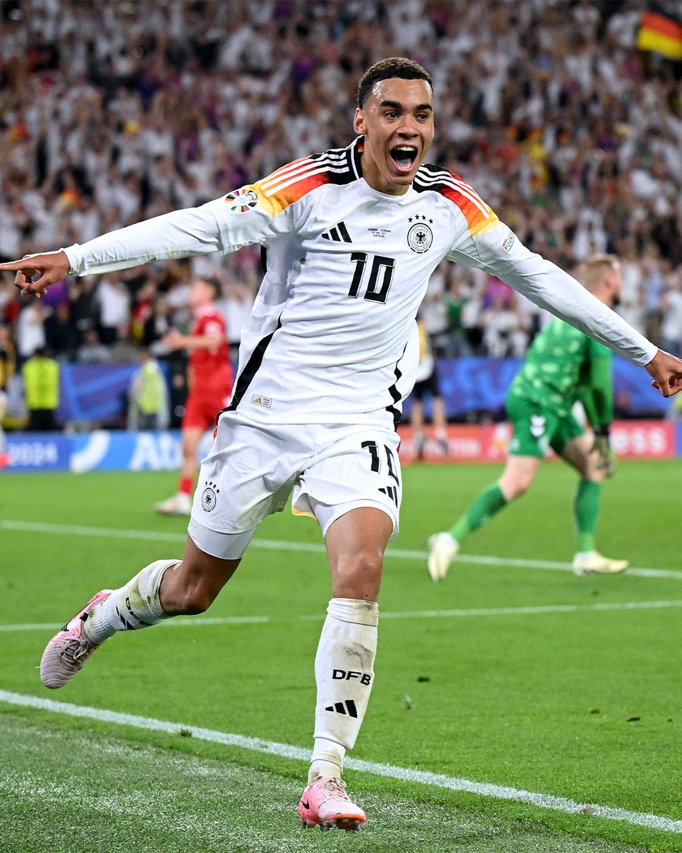 DFB_Team_EN's tweet image. MUSIALA IS ON FIRE 🔥

With 3️⃣ goals, @JamalMusiala is now the JOINT TOP SCORER at #EURO2024! 🌟

Can he add more on Friday? 🤔

#DFB #GermanFootball #GermanMNT

📸 Getty Images