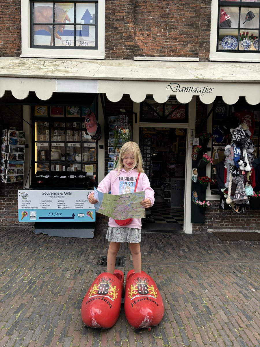 We’re in our Dutch era. 🫶🇳🇱
Also, happy 🇨🇦 day to all our fella CDN Swifties!