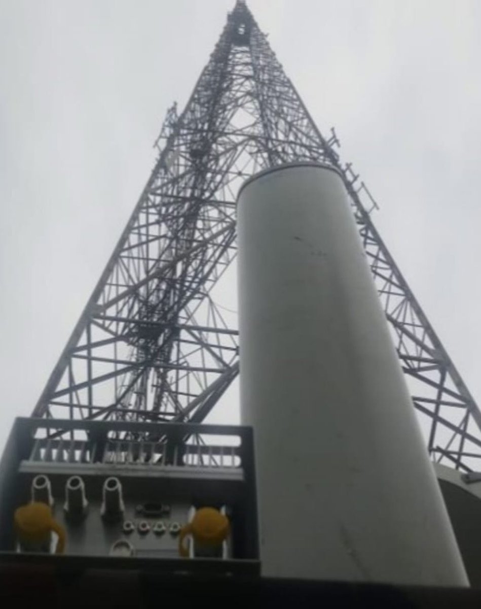 NewsIADN's tweet photo. #IndianArmy has inducted the first-ever indigenous chip-based 4G mobile base station from Bengaluru-based firm #Signaltron. https://t.co/Q05IrKaTk4