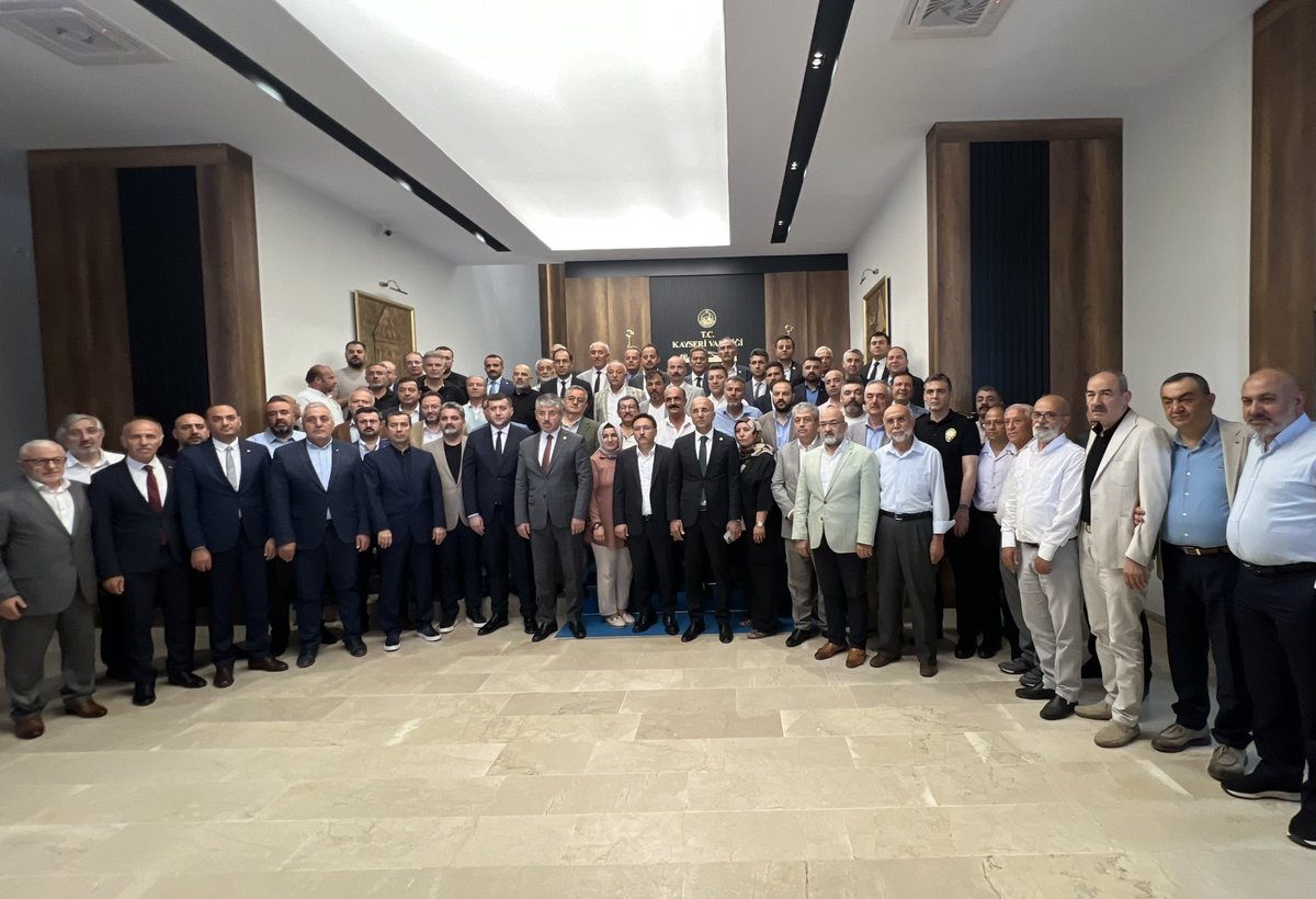 📍 Kıymetli Kayserili hemşehrilerimiz 

ilimizde dün akşam vuku bulan elim hadise neticesinde yaşanan üzücü olayların ardından bugün Kayseri Valiliğimizde, 

Milletvekillerimiz, İl Emniyet Müdürlüğümüz, İl Jandarma Komutanlığımız, Siyasi Partilerimizin İl Başkanlıkları, İl