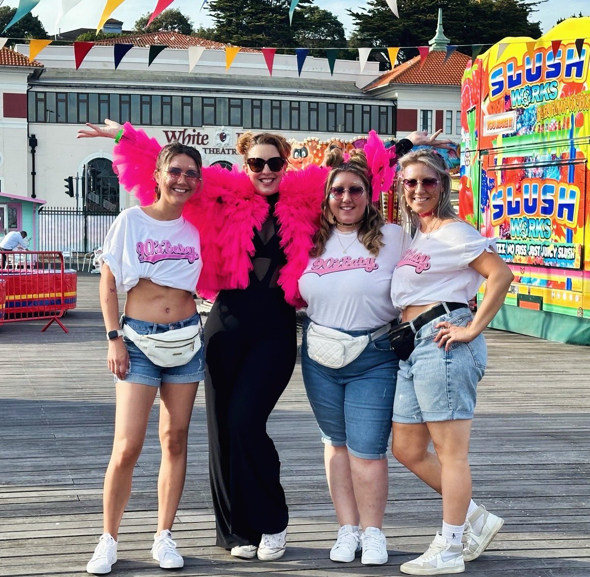 Two shows, one day. 🎉🎶🎤🩷🎠☀️📸
2️⃣@itsthenineteesbaby #hastingspier
Lovely to see #LivinJoy’s #Luzahnn! 🙌🏼🌟Hope to see you in Manchester! 📆

#thekeythesecret #urbancookiecollective #lynseyshaw #livinjoyftluzahnn #90sbaby #90smusicfest #90santhems