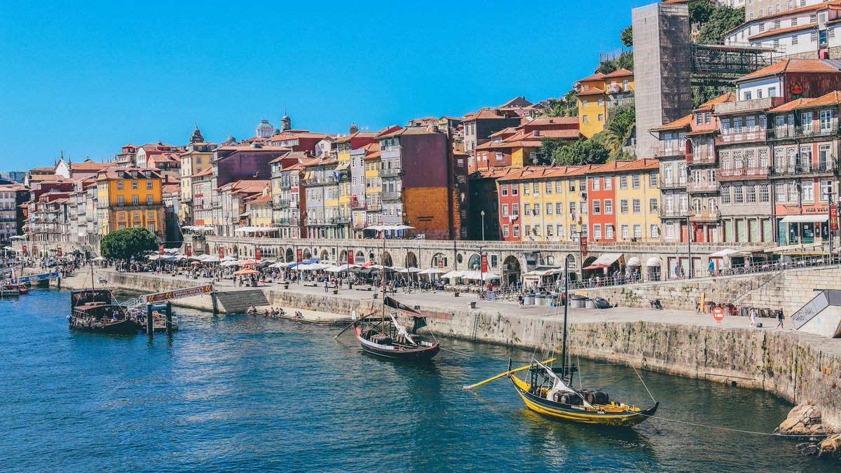 Recently updated with improved amenities, the Coastal Camino Portugués offers a flexible journey from Porto, following Galicia’s rugged "Costa da Morte" before joining the main Camino at Padron.

walkthecamino.com/tour/coastal-c…