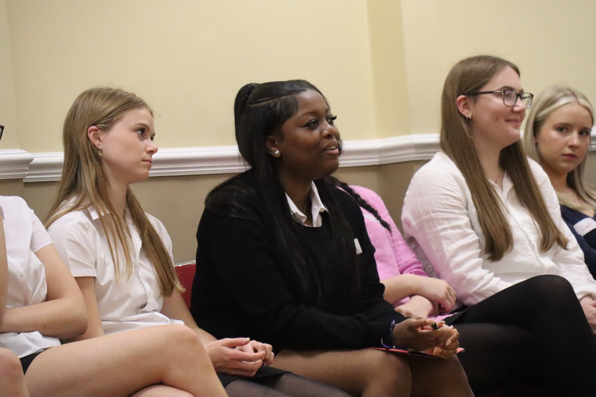 PipersSenior's tweet photo. Our upcoming cohort of Sixth Form students (currently #PipersYear11) started their induction week with 'Talk the Talk' training from #FourAcreTrust - Designed to build their skills in confident communications as they being their A Level journey. #PipersInspire #PipersPotential https://t.co/SrBaKhXMN3