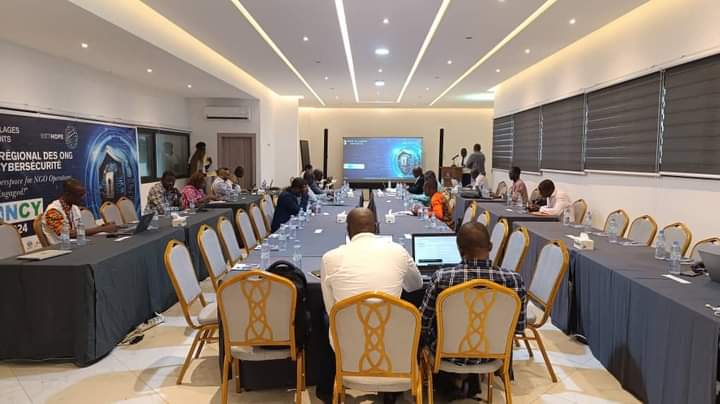 𝗔𝘁𝗲𝗹𝗶𝗲𝗿 𝗥𝗲́𝗴𝗶𝗼𝗻𝗮𝗹 𝗱𝗲𝘀 𝗢𝗡𝗚 𝘀𝘂𝗿 𝗹𝗮 𝗖𝘆𝗯𝗲𝗿𝘀𝗲́𝗰𝘂𝗿𝗶𝘁𝗲́
Je suis ravi d'annoncer que l'Atelier régional des ONG sur la cybersécurité se tient actuellement à Abidjan, au Silver Moon Hôtel. Cet événement réunit 50 participants venus de toute l'Afrique