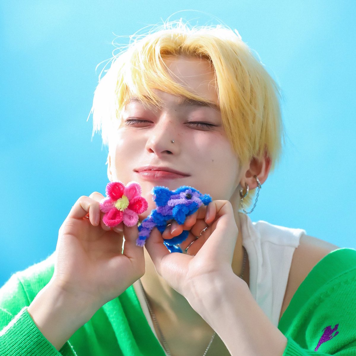 nooyorker's tweet photo. flower boy ✿ https://t.co/0N8GELrS3v