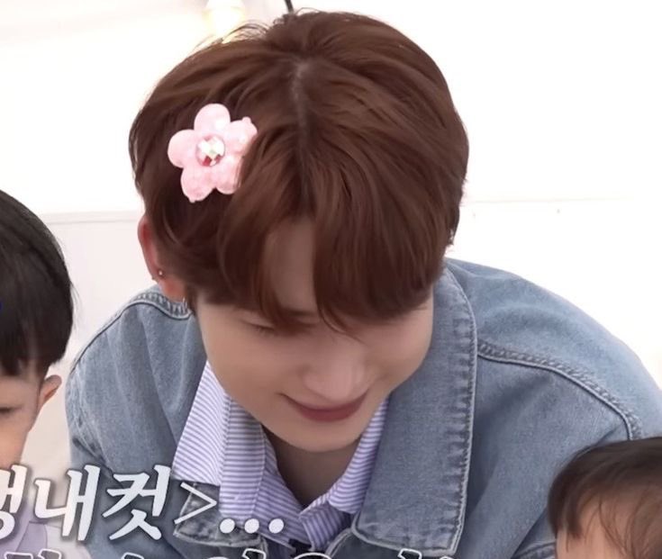 nooyorker's tweet photo. flower boy ✿ https://t.co/0N8GELrS3v