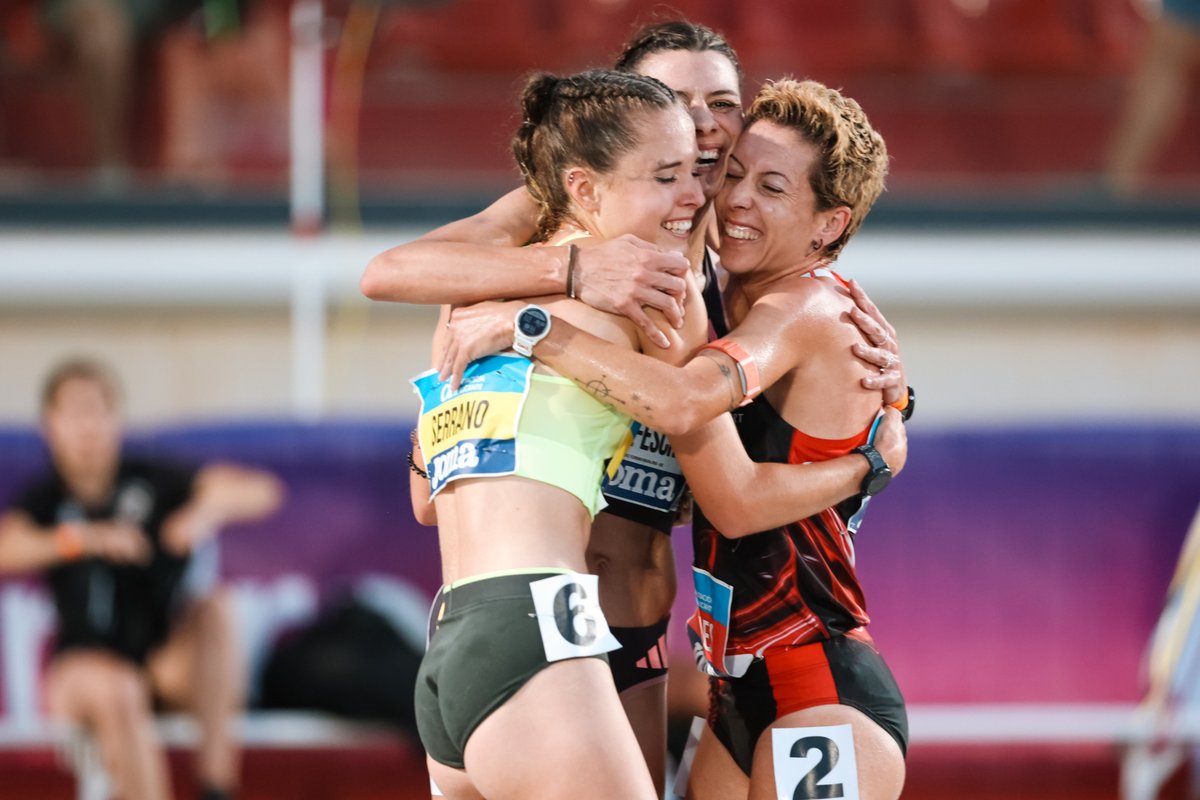 newbalanceES's tweet photo. ➡️ En los 3000m obstáculos, @danielarce_, @marttaserrano_ y @karitocaroca pusieron al #NBTeam por todo lo alto con sus increíbles actuaciones en el #CEAtletismo de este fin de semana. 🔥
¡A por más éxitos! 💫 https://t.co/9BuUMcYP2j