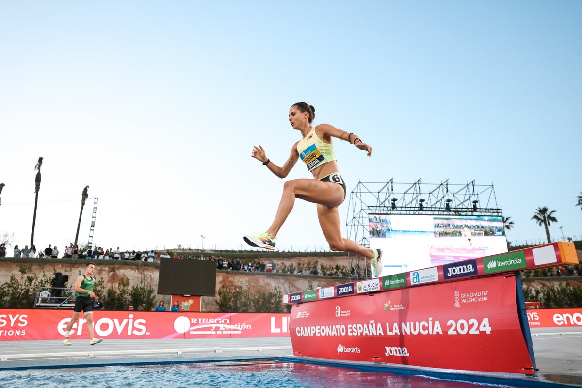 newbalanceES's tweet photo. ➡️ En los 3000m obstáculos, @danielarce_, @marttaserrano_ y @karitocaroca pusieron al #NBTeam por todo lo alto con sus increíbles actuaciones en el #CEAtletismo de este fin de semana. 🔥
¡A por más éxitos! 💫 https://t.co/9BuUMcYP2j