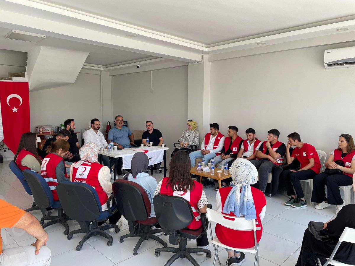 Gönüllülerimizle bir aradayız! 🙌🏻

Genç Kızılay Genel Merkez Yönetim Kurulu Üyelerimiz Melih Kamış ve Oğuzhan Balcı; Adana ve Osmaniye’deki gönüllülerimizi ziyaret etti. 

🔴 #DaimaHazır