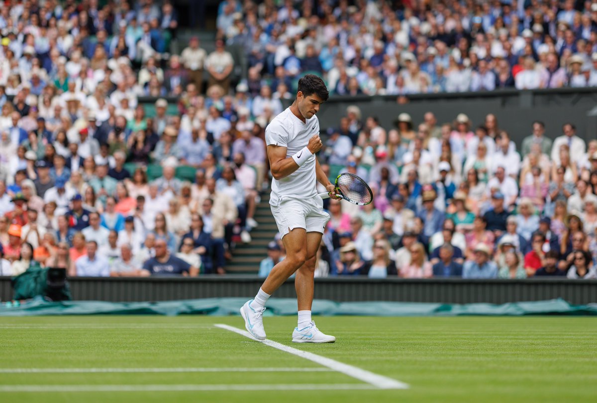 Wimbledon's tweet photo. Day 1 on Centre Court 😍

#Wimbledon https://t.co/JG3u15Acf0