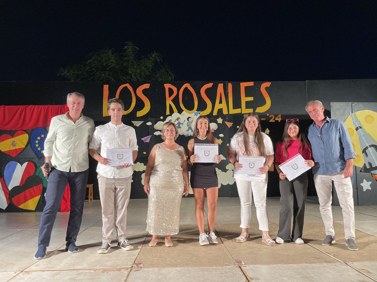 MEJORES EXPEDIENTES ACADÉMICOS: En sexto de primaria el reconocimiento fue para la alumna Paula Díaz.

Mientras que en secundaria, los alumnos reconocidos fueron: Moisés Segura, Julia Ramírez y Lola Blanco.

Enhorabuena a todos 👏🏼👏🏼👏🏼 #seaprendeloquesevive