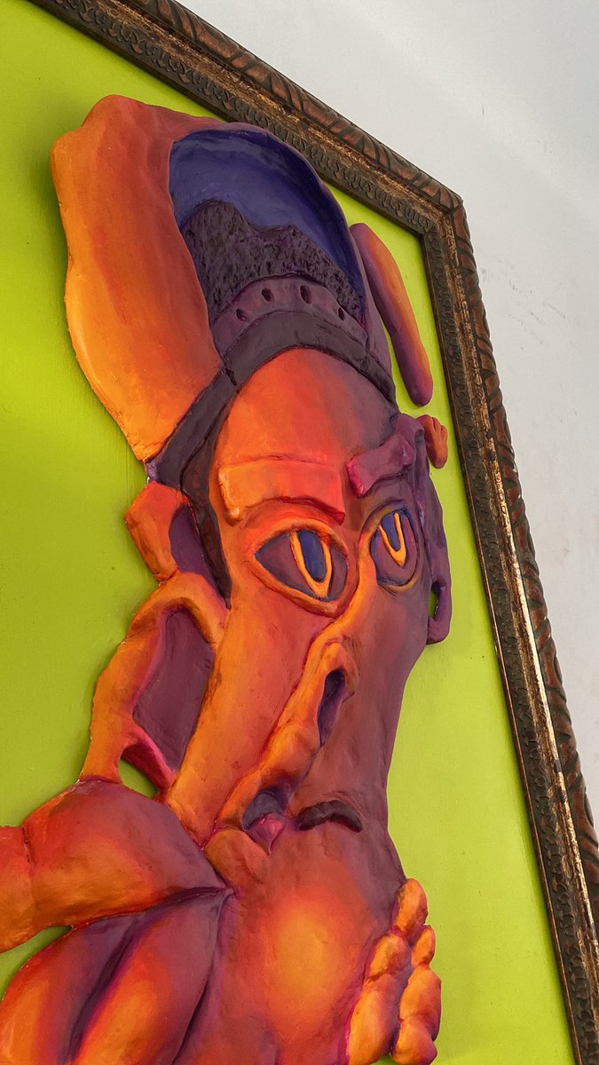 LinixTheMenace's tweet photo. My friend took me to Happy Medium in NYC for my bday where I discovered my love for sculpting. I created 2 tiny pieces (a nose and an eye) before I did this large one. 

Sculpting genuinely makes me happy and I’m happy I gave it a try. Here’s your reminder to explore mediums ✌🏾💕 https://t.co/fs37fKAYB8