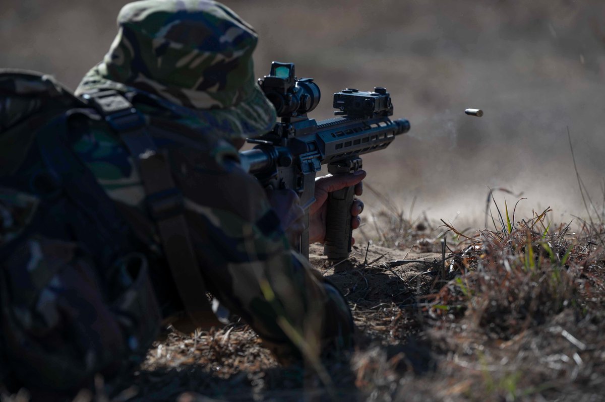 USSOCOM's tweet photo. The 3rd SFG conducted Joint Combined Exchange Training with the Botswana Defence Force at Thebephatshwa AB, Botswana. #JCET strengthens U.S. &amp; #partner nation relationships by developing and maintaining critical mil-to-mil connections and improving readiness interoperability. https://t.co/UY1a6RwiUk