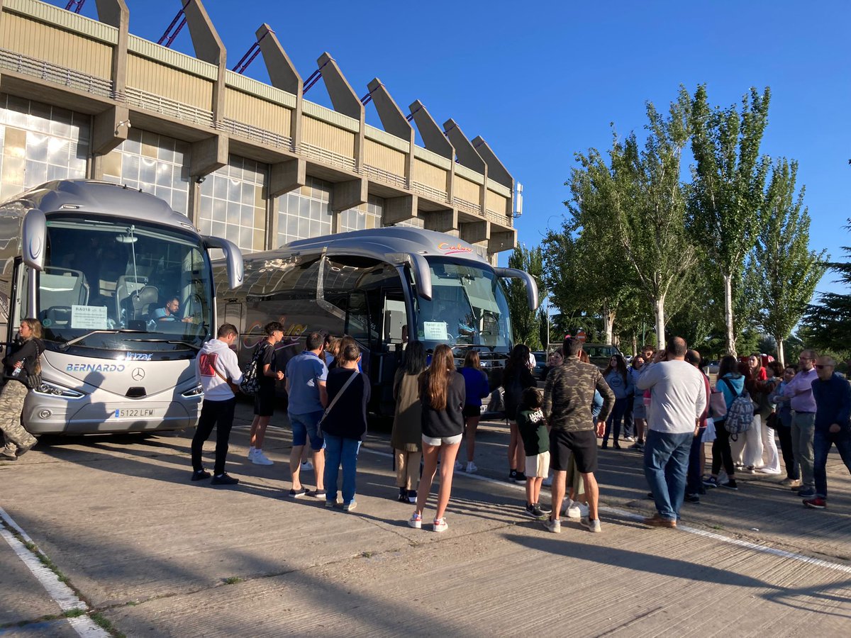 JuventudCYL's tweet photo. #REDACTIVA 2024 | SALIDA
🚌 La explanada del campo de fútbol 'José Zorrilla' fue el punto de encuentro para una salida con más de 700 participantes.
🏄♂️🏌️🏊♀️🚴♀️🏕 #CastillayLeón recoge diversas actividades como #multiaventuras, #tecnológicas, #rock y #náuticas.
½ https://t.co/ju9gfeRjwp