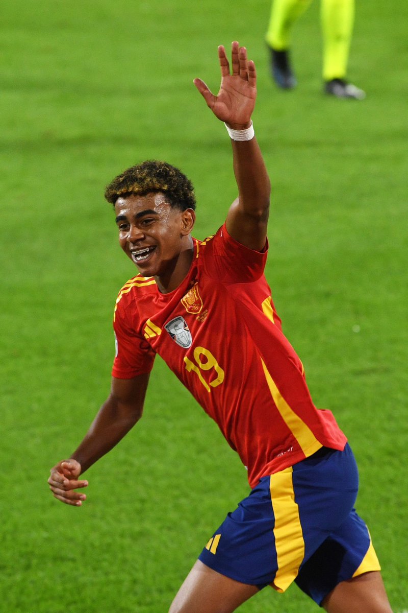 Info Blaugrana (@10infoblaugrana) on Twitter photo 🇪🇦🔥Lamine Yamal, 16 años y una de las grandes revelaciones del fútbol europeo. Está siendo uno de los mejores jugadores de esta Eurocopa. ⚽️🚀
Obtenga sus acciones en <a href="/mecarreiracom/">meCarreira</a> y haga crecer su cartera a medida que él crece en su carrera.
mecarreira.com/?mtm_campaign=… 🇪🇦🔥Lamine Yamal, 16 años y una de las grandes revelaciones del fútbol europeo. Está siendo uno de los mejores jugadores de esta Eurocopa. ⚽️🚀
Obtenga sus acciones en <a href="/mecarreiracom/">meCarreira</a> y haga crecer su cartera a medida que él crece en su carrera.
mecarreira.com/?mtm_campaign=…