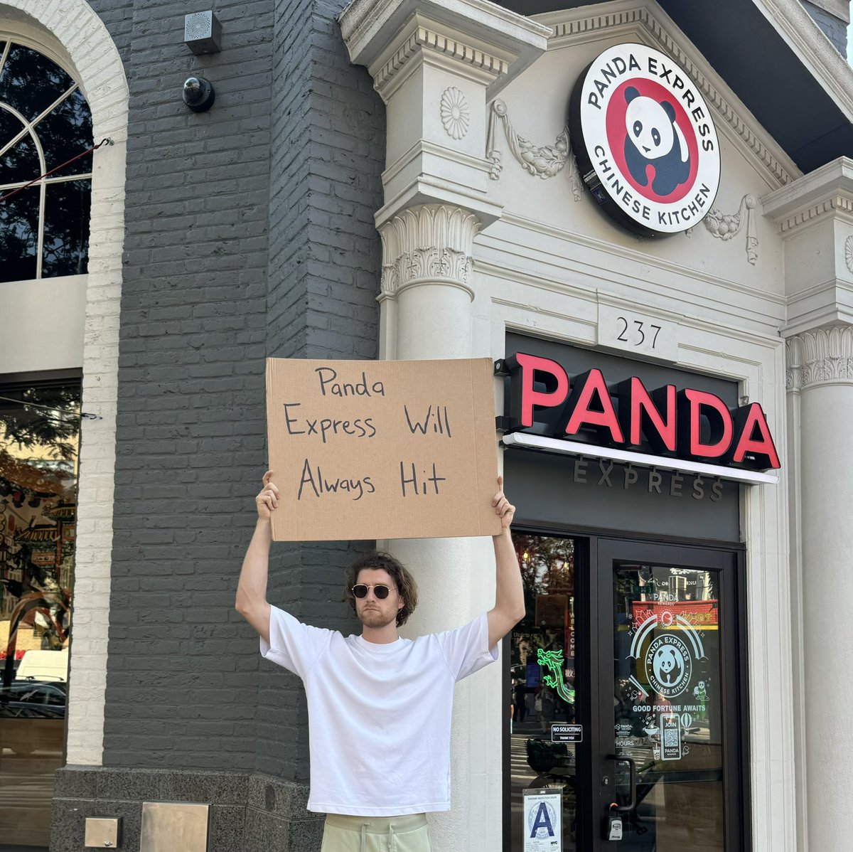 dudewithsign's tweet photo. Word on the street is they’re bringing back Beyond The Original Orange Chicken 👀 @PandaExpress @BeyondMeat #PandaExpressPartner https://t.co/aPARocyfA7