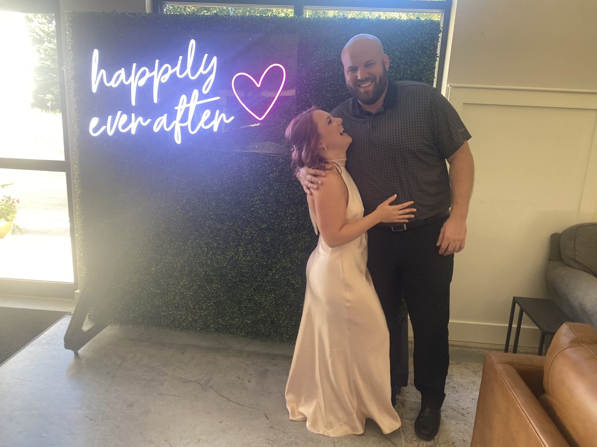 lexiikellley's tweet photo. Grateful for this life #thebuds https://t.co/xQkCf48n8H