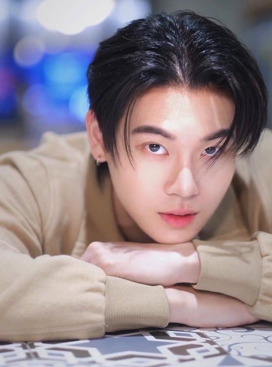 jutamas0526's tweet photo. ไม่ไหววว หล่อละมุนมากกก 

#KotaXYinwar
@yinyin_anw #yinyin_anw #หยิ่นวอร์

Cr.gemsstone https://t.co/HWF8vmfM0D