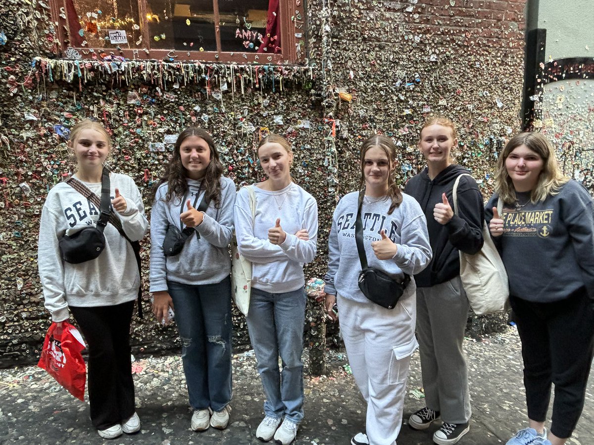 MrsWeberFCS's tweet photo. ✔️Hannah in Career Investigation
✔️Madi in Nutrition &amp; Wellness
✔️Ava in Interior Design
✔️Gum wall 
✔️Harbor Boat Cruise https://t.co/me1yteqhbH