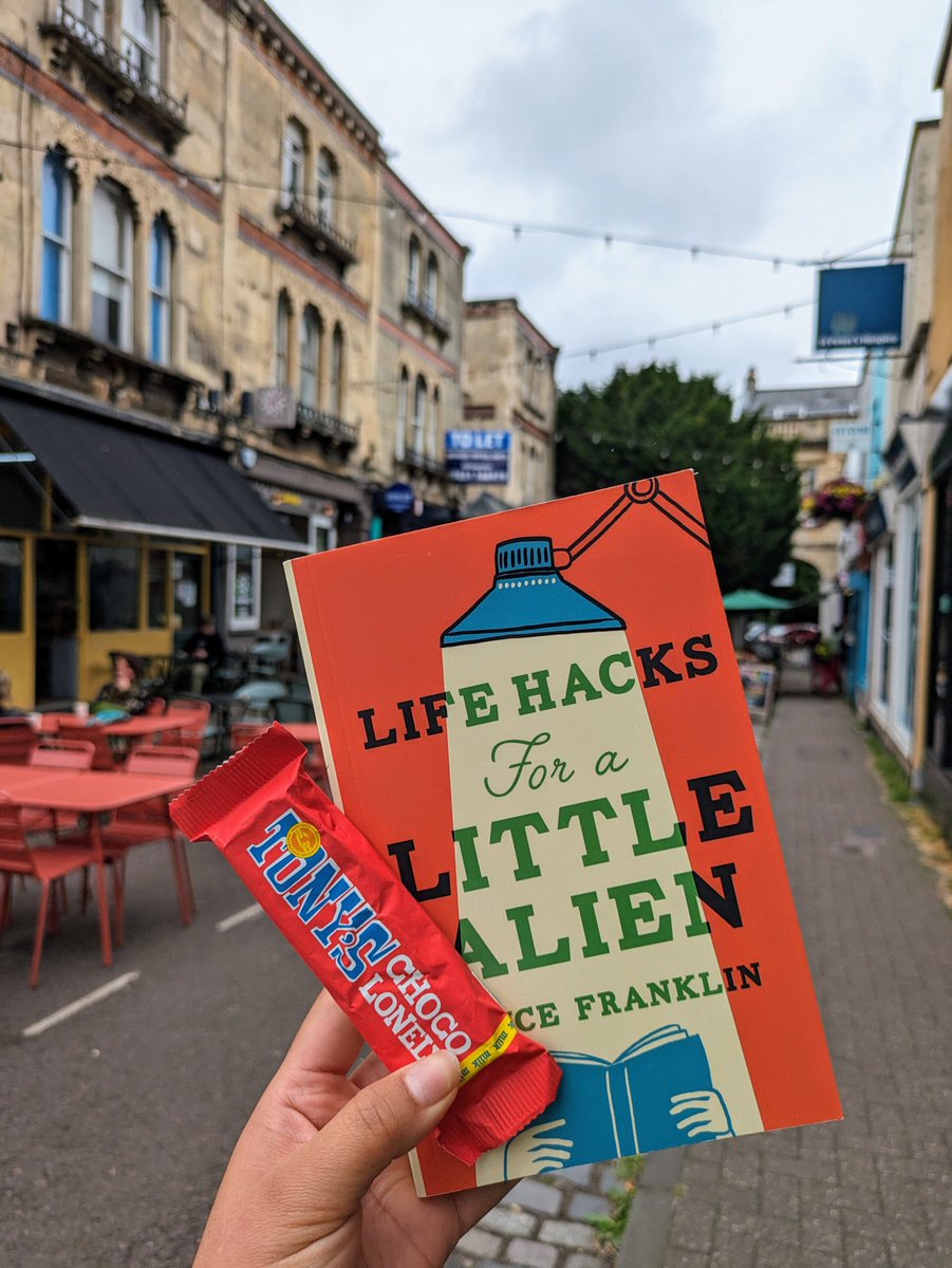 Went on a #LittleAlien Bristol bookseller proof drop adventure today 📚🧡

Can't wait for the booksellers to fall in love with this powerful 2025 debut!
