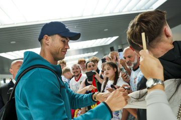 loverfoot_ball's tweet photo. Vamos com tudo, Portugal! 
.
#CristianoRonaldo  #RealFootball  #ronaldo𓃵  #Cristiano #football #fypシviral #fypシ゚ #FootballFans https://t.co/CCLDHTko6u